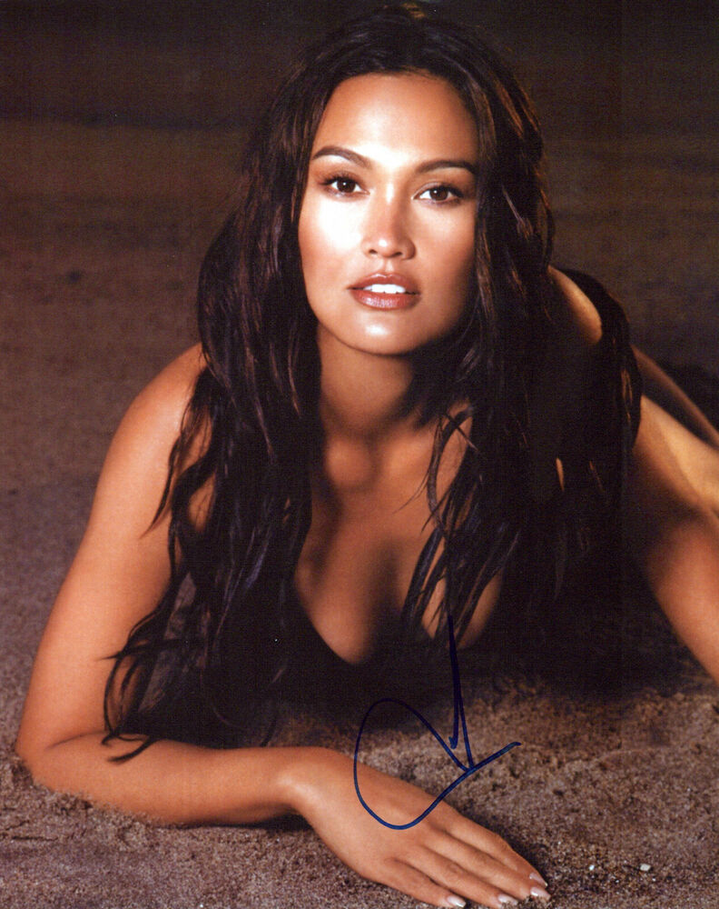 Tia Carrere glamour shot autographed Photo Poster painting signed 8x10 #27