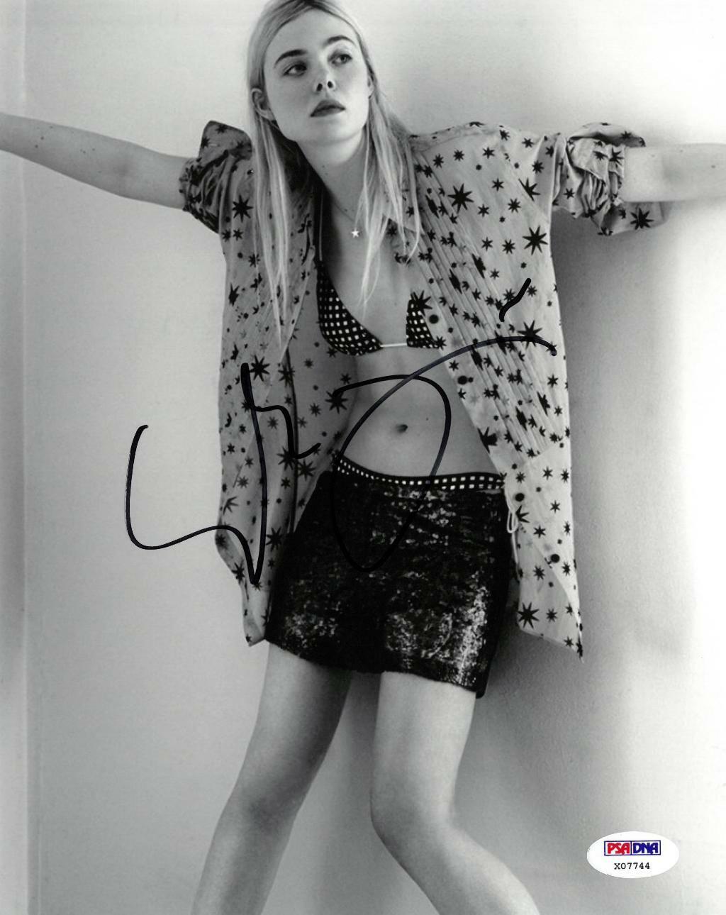 Elle Fanning Signed Authentic Autographed 8x10 B/W Photo Poster painting PSA/DNA #X07744