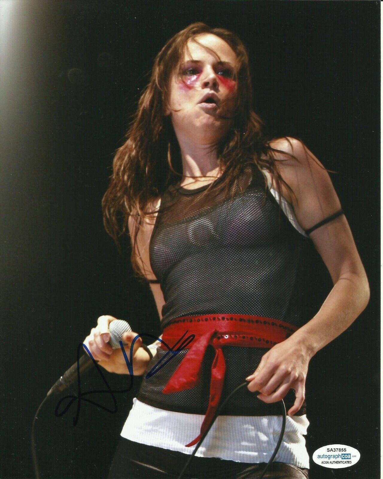 JULIETTE LEWIS SIGNED SINGING Photo Poster painting UACC REG 242 ALSO ACOA CERTIFIED