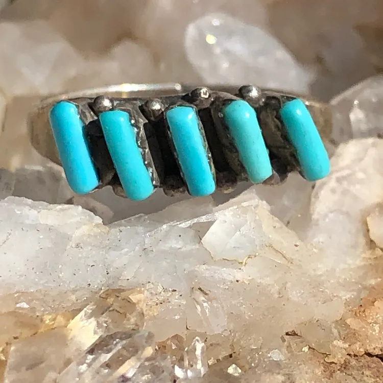 Zuni Needlepoint Turquoise Row Ring in Sterling Silver Size 7.5