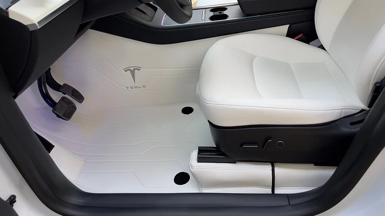 Tesla Model Y all-weather floor mat set, 3 pieces.