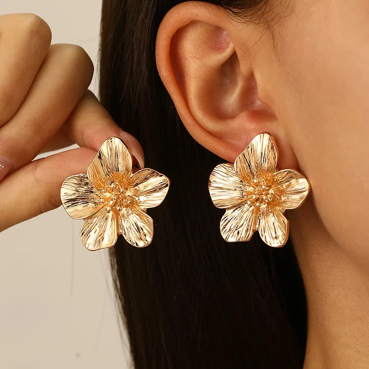 Meridress Vintage Delicate Large Flower Metal Stud Earrings