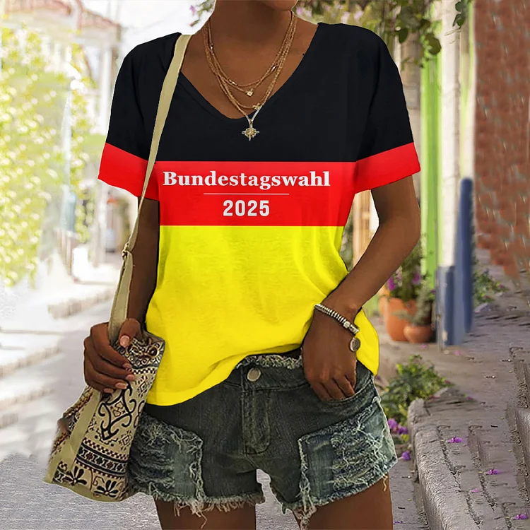 Simpfit T-Shirt mit V-Ausschnitt und kurzen Ärmeln und Kunstdruck im „Make Germany Great Again“-Motiv