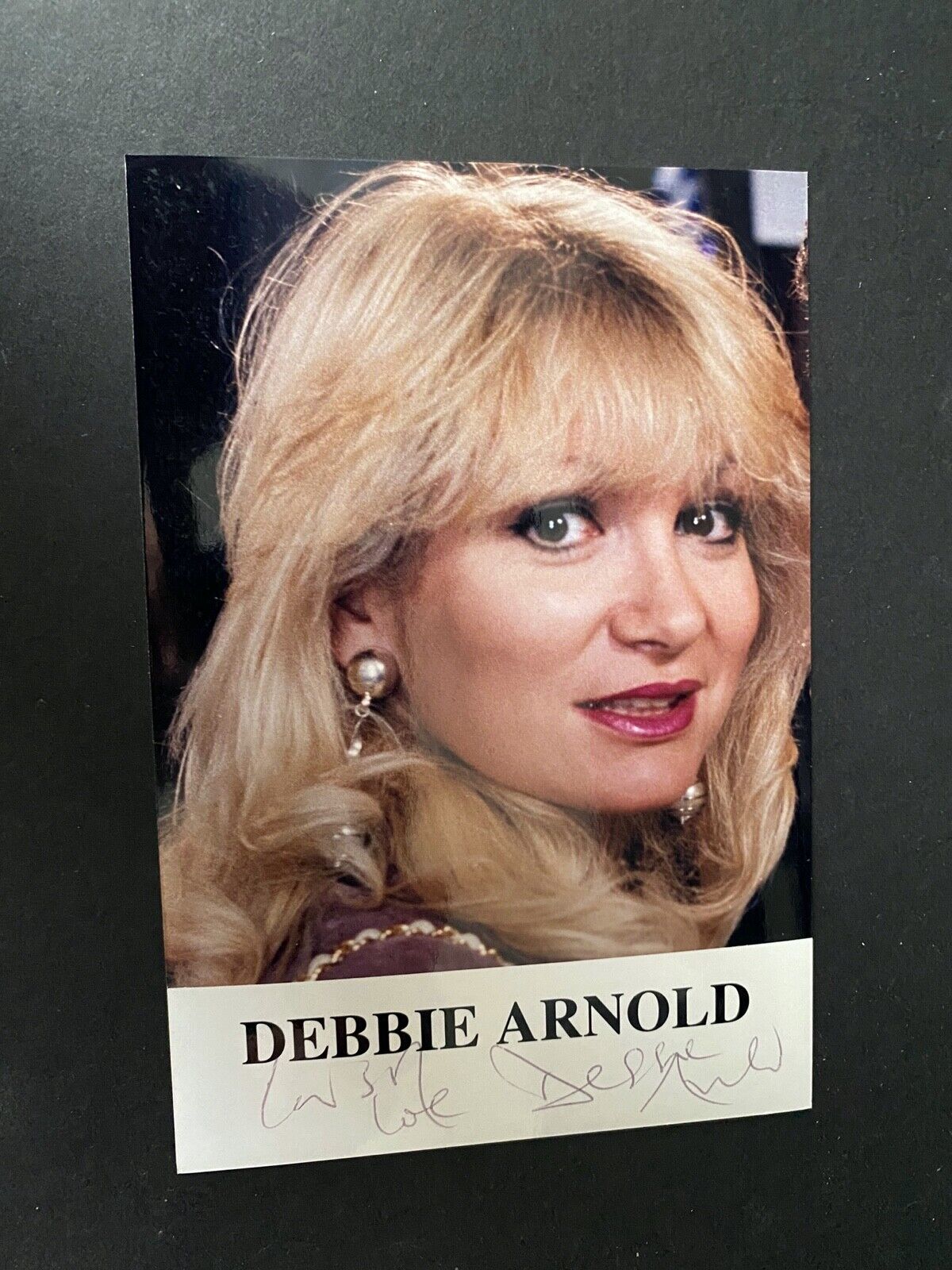 DEBBIE ARNOLD - POPULAR BRITISH ACTRESS - SUPERB SIGNED Photo Poster painting