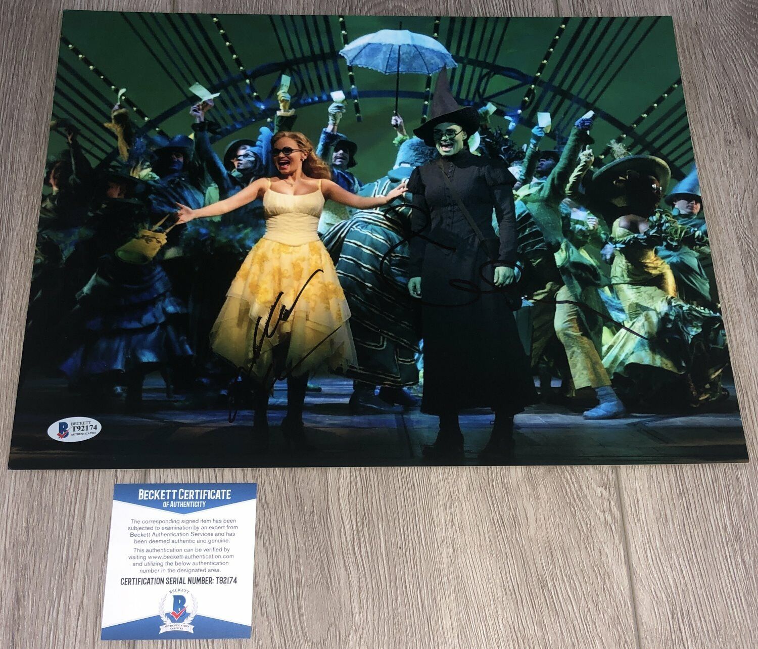 KRISTIN CHENOWETH IDINA MENZEL SIGNED WICKED 11x14 Photo Poster painting w/EXACT PROOF & BAS COA