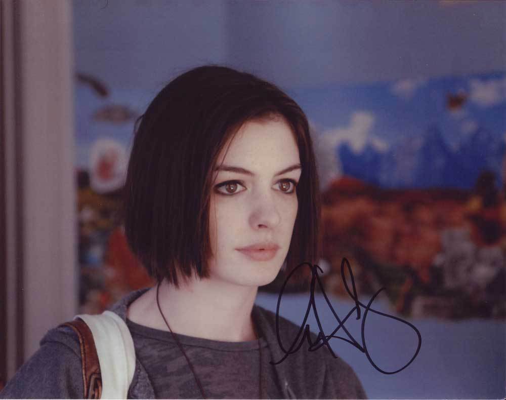 Anne Hathaway AUTHENTIC Autographed Photo Poster painting SHA #84498