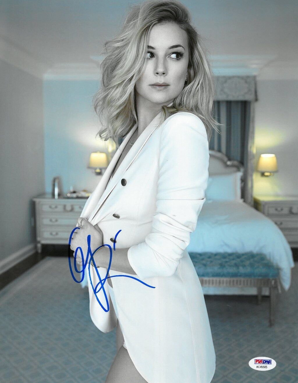 Emily Vancamp Signed Authentic Autographed 11x14 Photo Poster painting PSA/DNA #AC45505