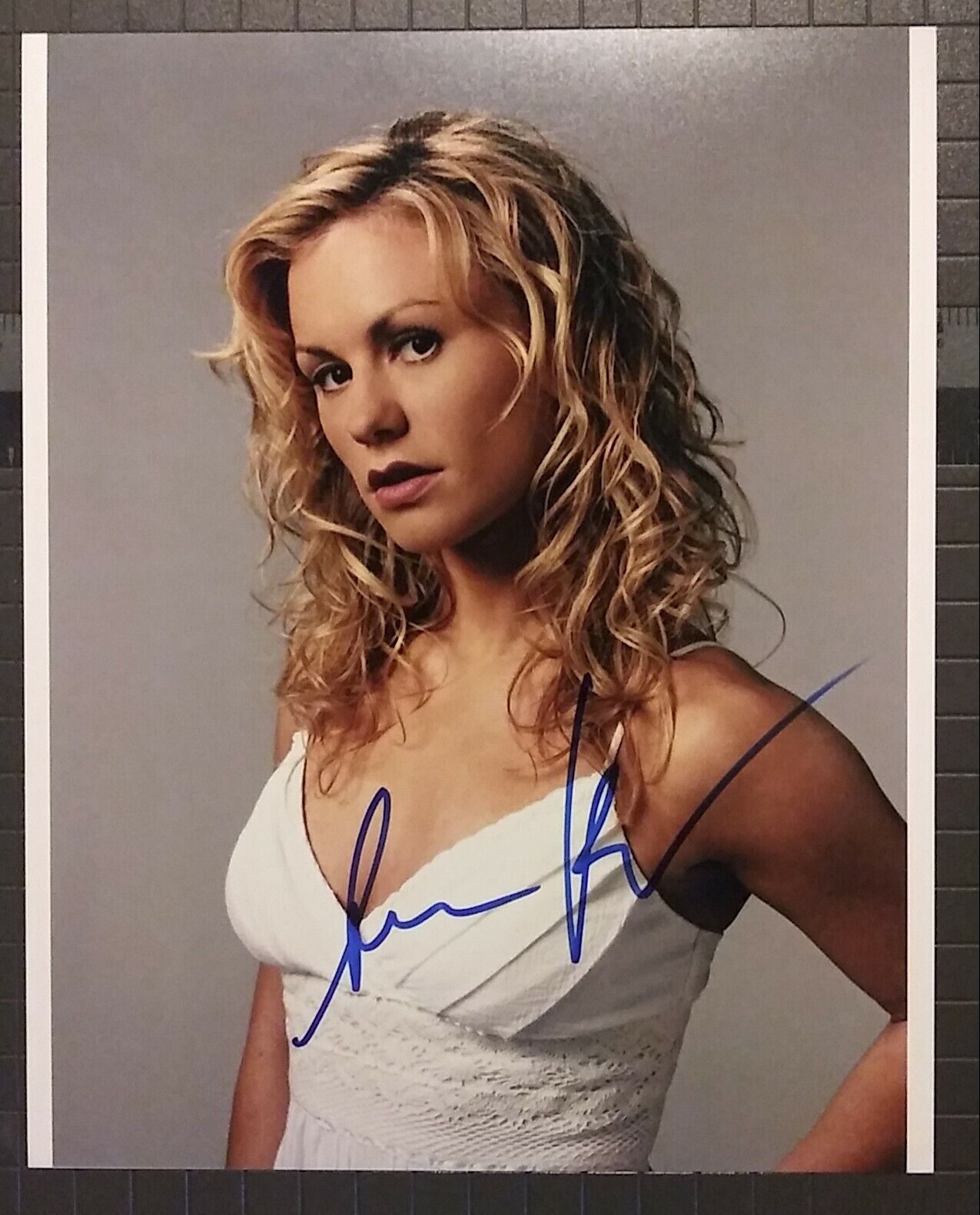 Anna Paquin signed 8x10