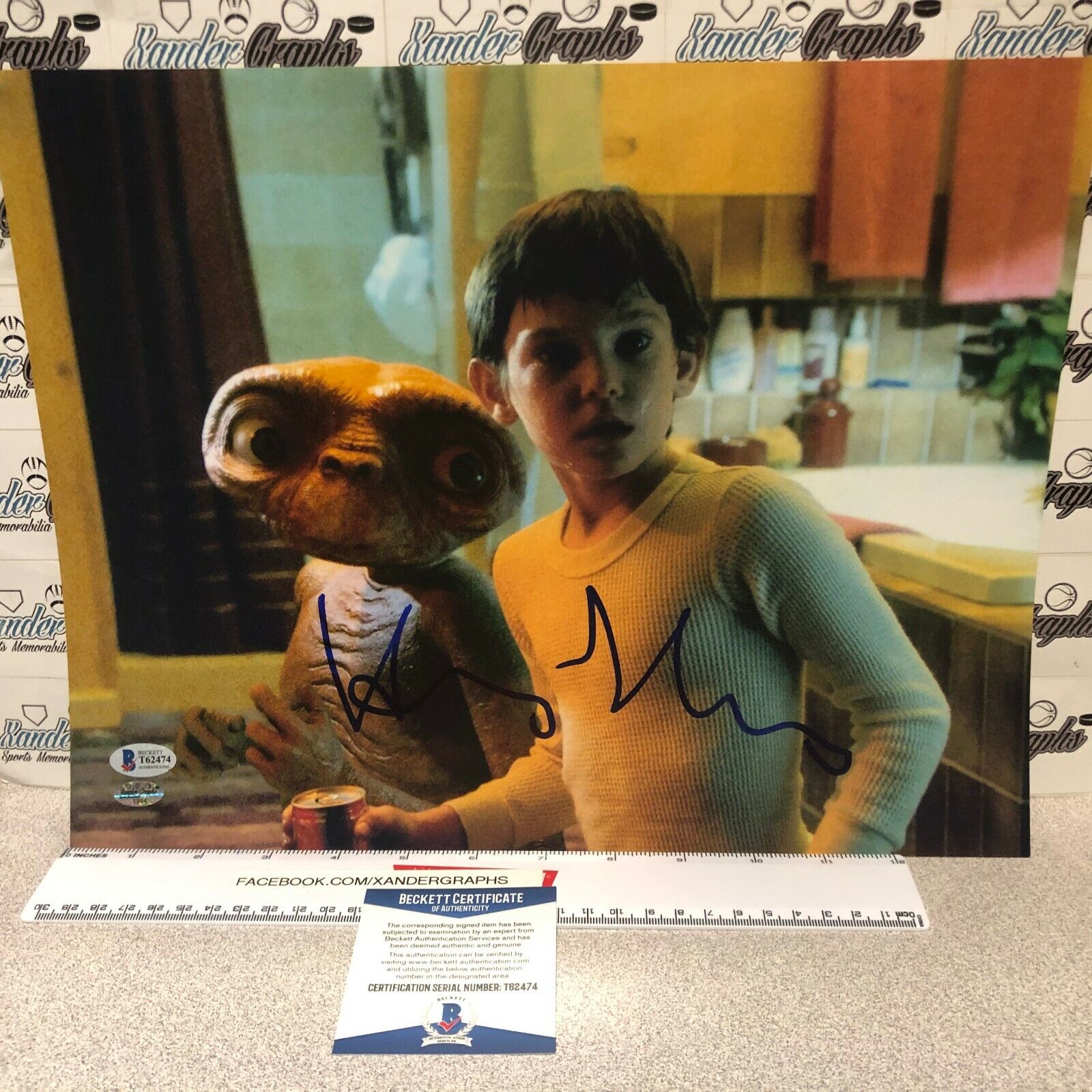 HENRY THOMAS E.T. MOVIE SIGNED AUTOGRAPHED 11X14 Photo Poster paintingGRAPH-BECKETT BAS COA