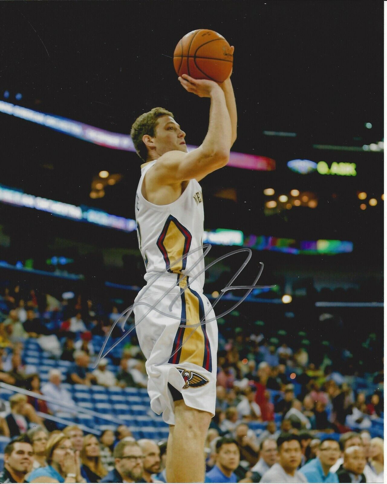 Jimmer Fredette Autographed 8x10 New Orleans PelicansB604