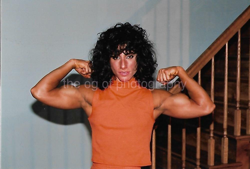 FEMALE BODYBUILDER 80's 90's FOUND Photo Poster painting Color MUSCLE GIRL Original EN 112 2 F