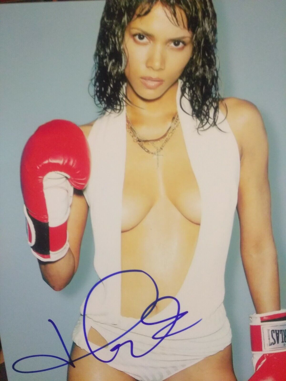 Halle Berry signed 8x10