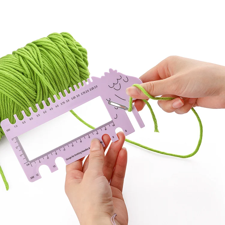 1 Piece Plastic Knitting Needle Size Gauge Ruler Weaving Tools