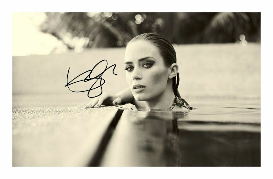 EMILY BLUNT AUTOGRAPH SIGNED PP Photo Poster painting POSTER