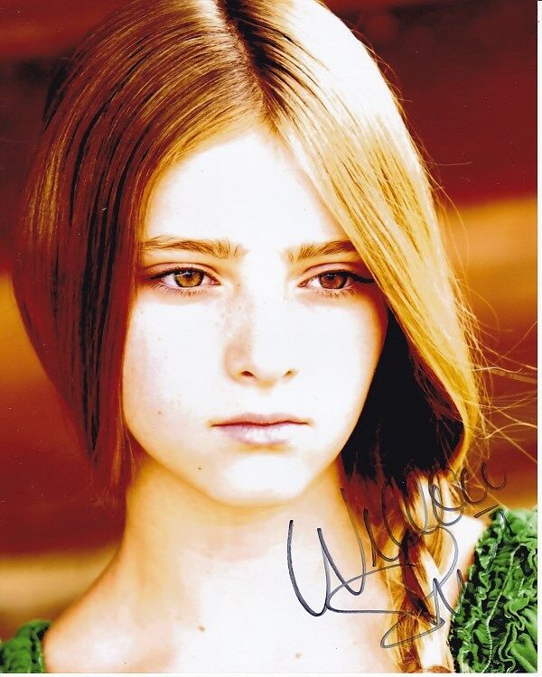 WILLOW SHIELDS Signed Autographed Photo Poster painting THE HUNGER GAMES PRIMROSE EVERDEEN