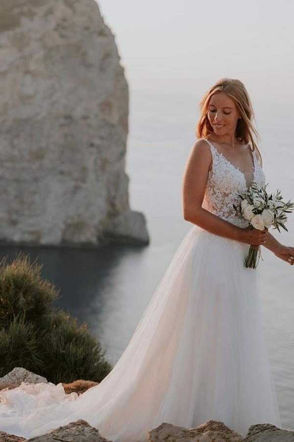 Luluslly Fabulous Beach Long V-Neck Backless Lace Tulle Wedding Dress