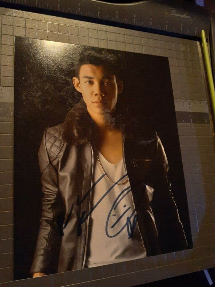 Roshon Fegan signed 8x10