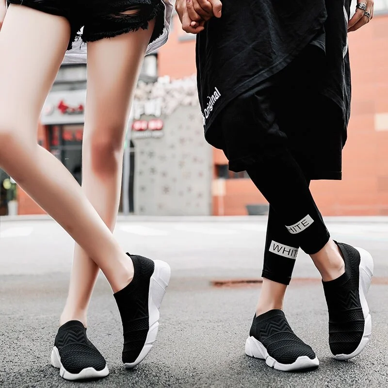 Men Sneakers Casual Shoes Hollow Out Breathable Mesh Men Shoes Slip-On Women Shoes Comfortable Platform Zapatillas Hombre 35-45