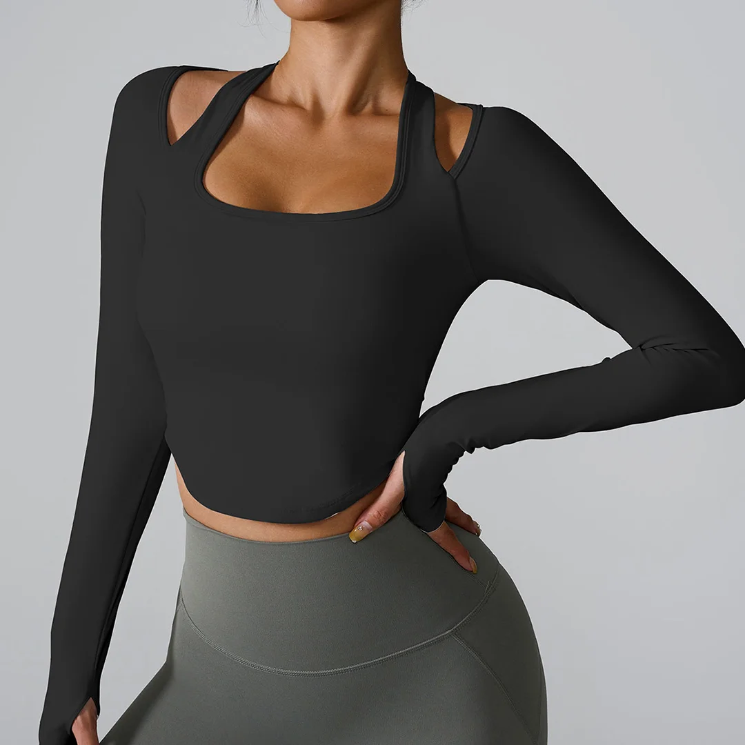 Long-sleeved sports top with chest pads