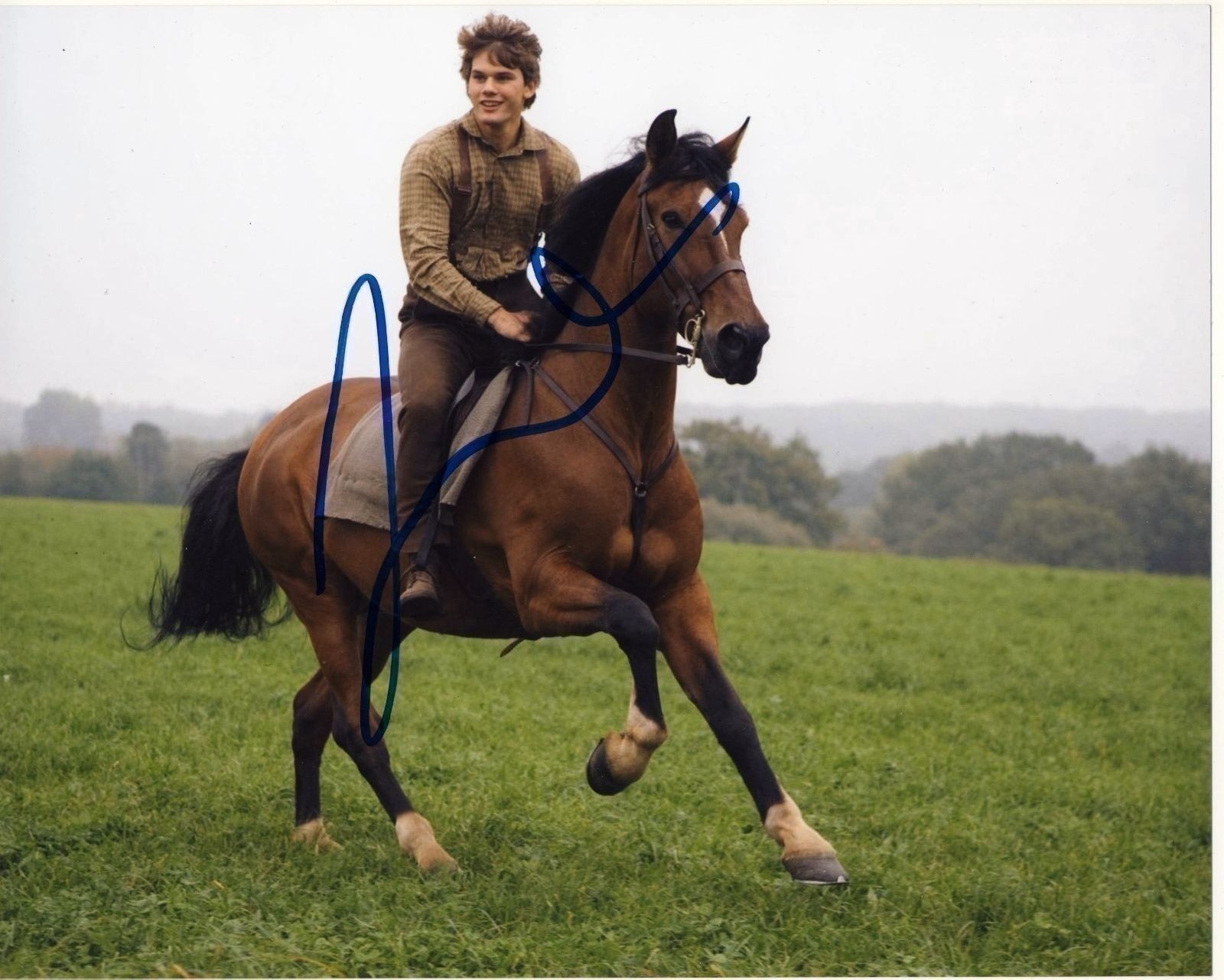 Jeremy Irvine Autograph WAR HORSE Signed 8x10 Photo Poster painting AFTAL [3035]