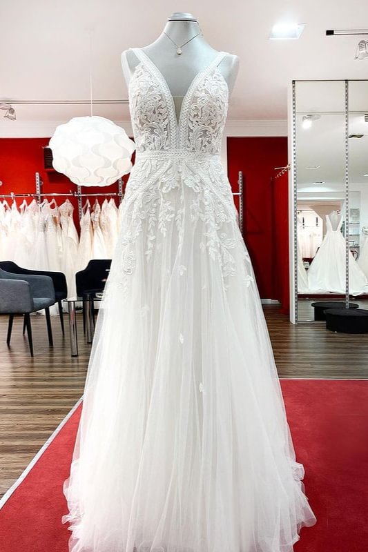 Chic Long A-line Tulle Open Back Sleeveless Wedding Dresses With Lace Appliques | Ballbellas Ballbellas