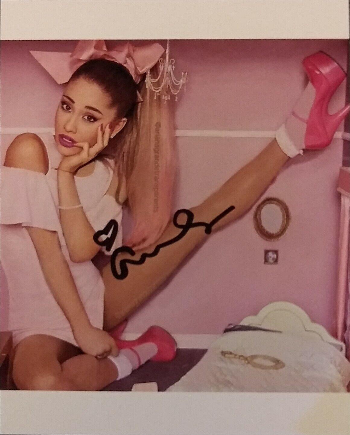 Ariana Grande signed 8x10