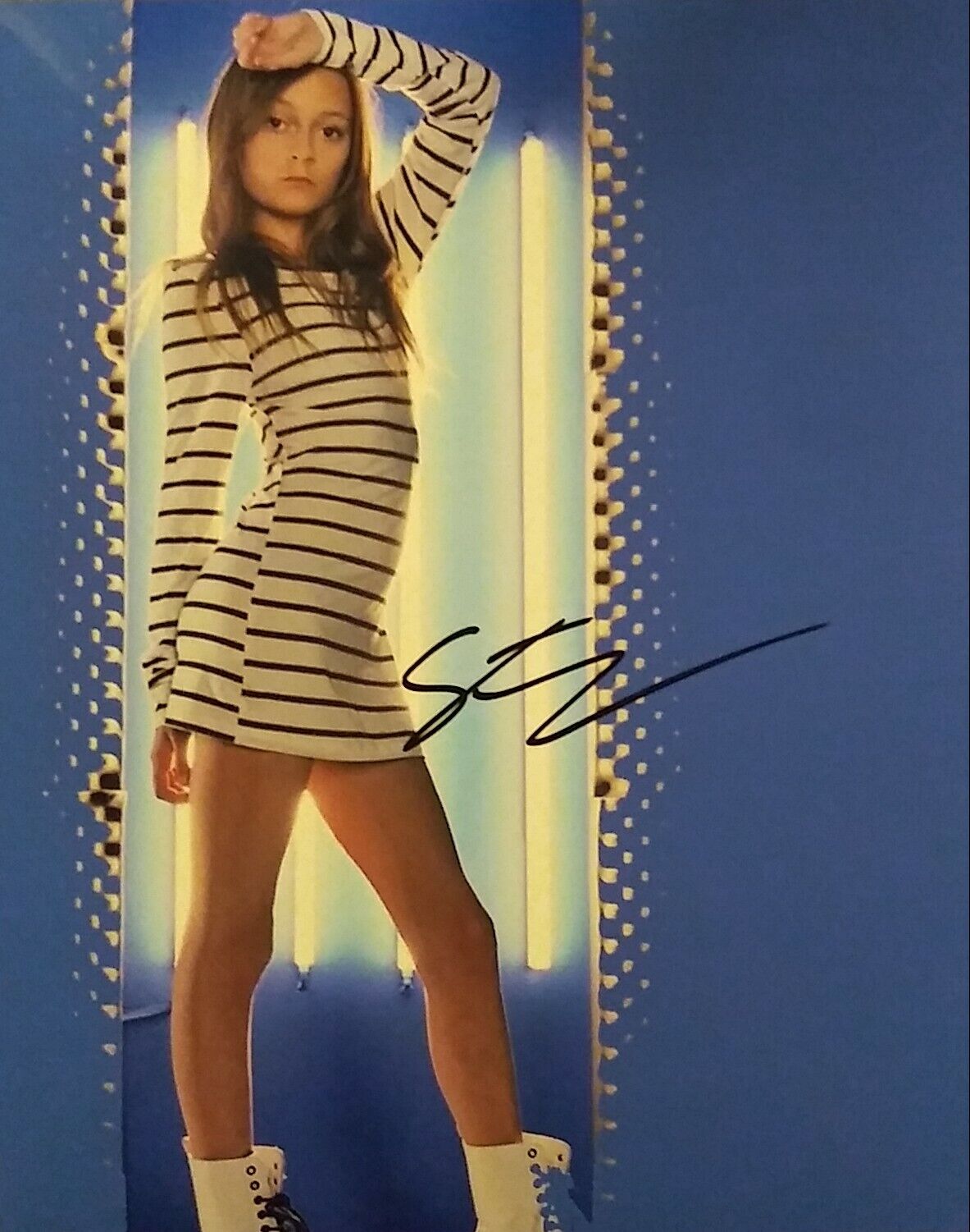 Sophie fergi signed 8 x 10