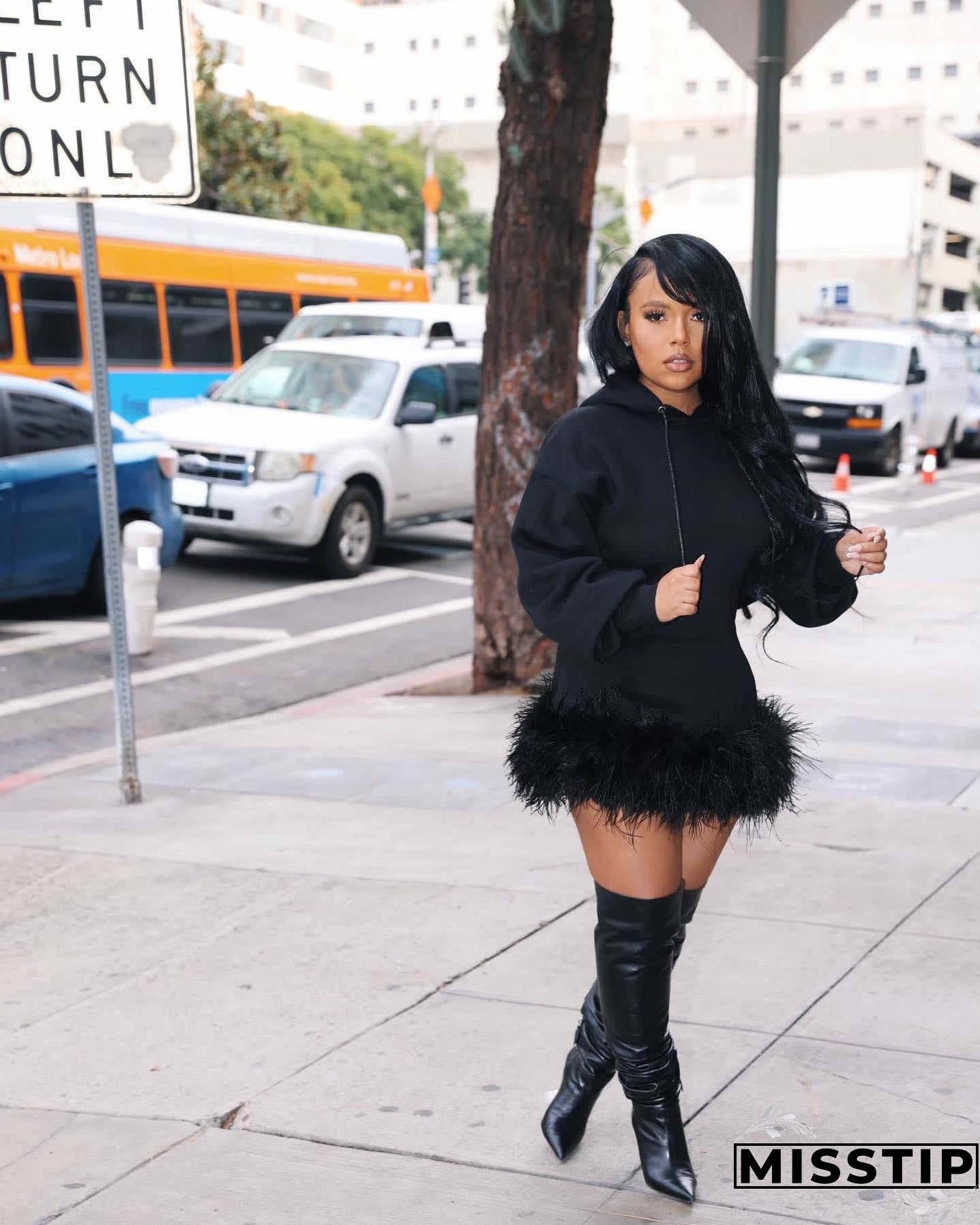 Women's Hooded Pure Craft Color Feather Model Sweaters