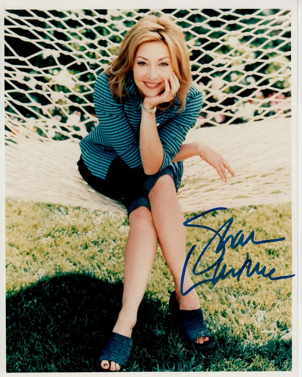 SHARON LAWRENCE hand-signed BEAUTIFUL OUTDOOR 8x10 color closeup w/ UACC RD COA