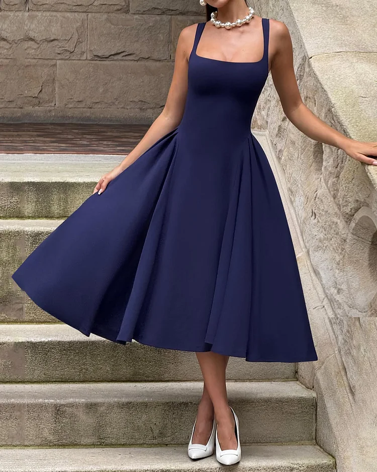 Sleeveless solid color waist dress