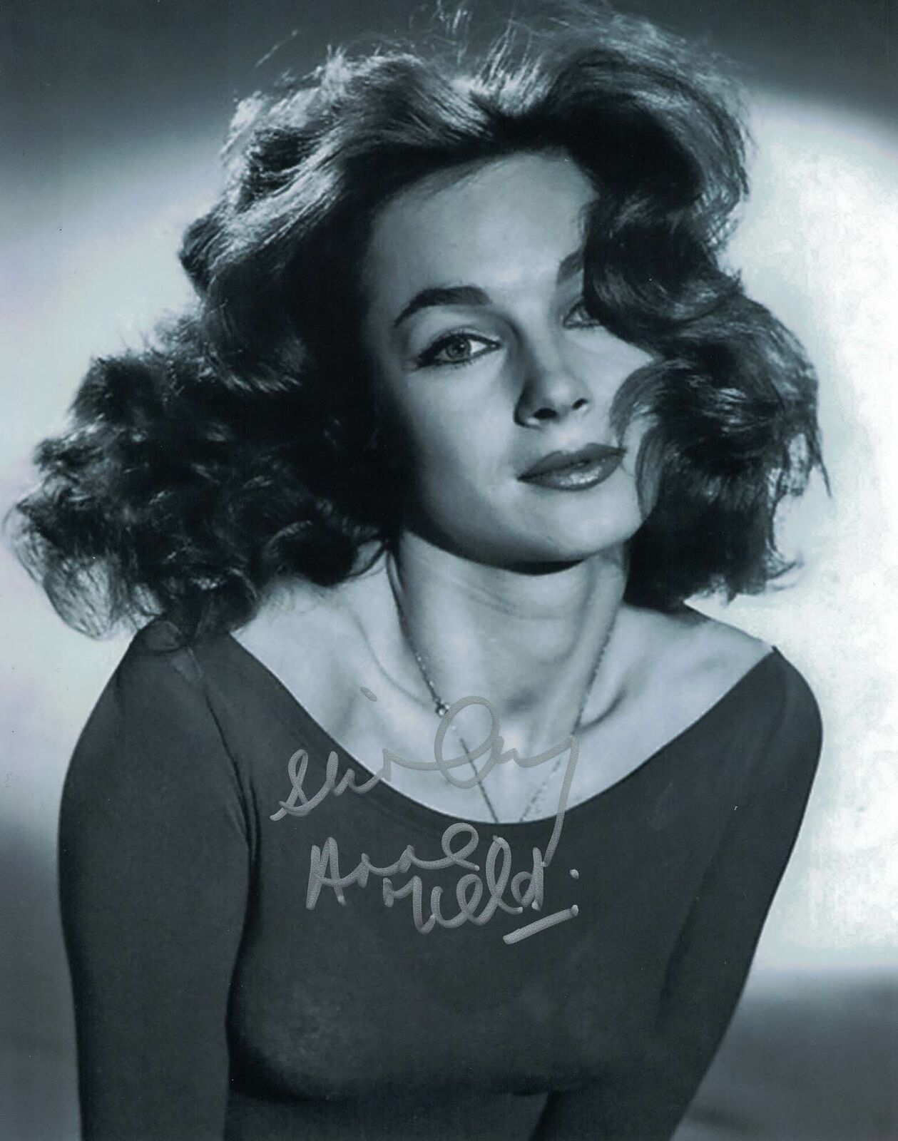 SHIRLEY ANNE FIELD - Carla in Alfie - hand signed 10 x 8 Photo Poster painting