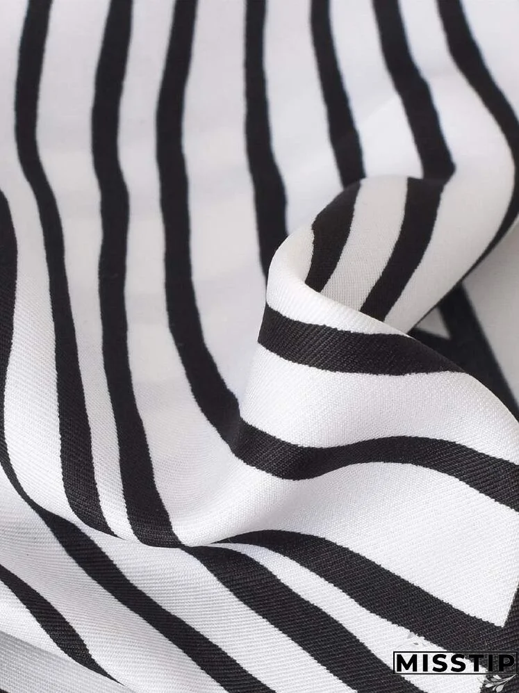 Irregular Line Print Bandana