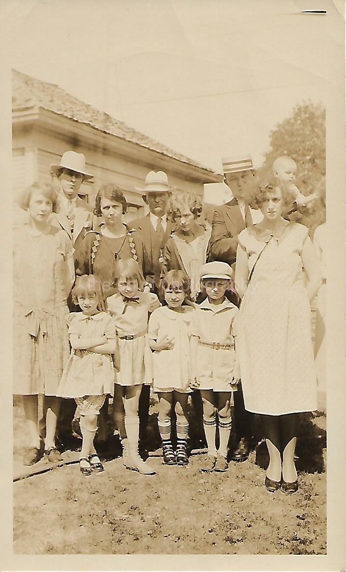 GROUP PORTRAIT Found ANTIQUE Photo Poster paintingGRAPH bwOriginal VINTAGE 07 27