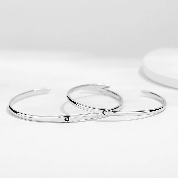 Amazon.com: LoraPetid 2pcs Matching Bracelets for Couples Stainless Steel  Heart Bracelet Custom Bracelets for Valentine's Day Birthday Christmas  (Black): Clothing, Shoes & Jewelry