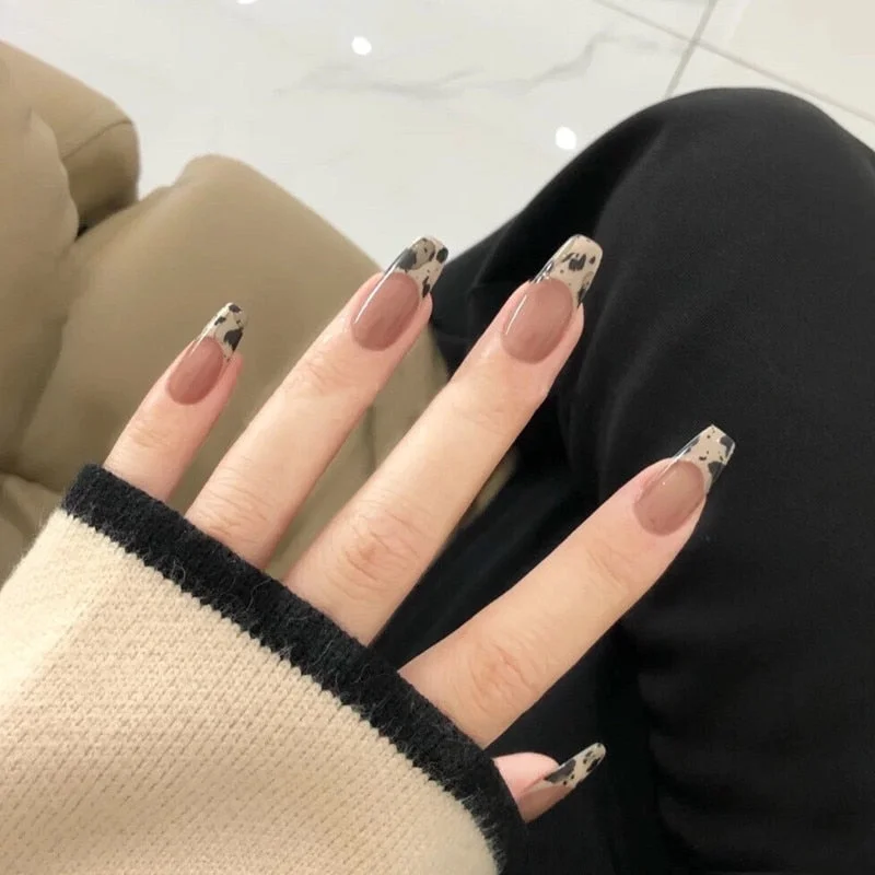 24PCS Nude Color Fake Nails With Black Grids Press On False Detachable Full Cover Artificial Tips Nail Art DIY Manicure No Glue-Nail Inspo