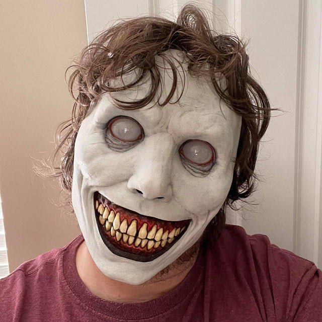 😈Creepy Halloween Mask - Smiling Demon