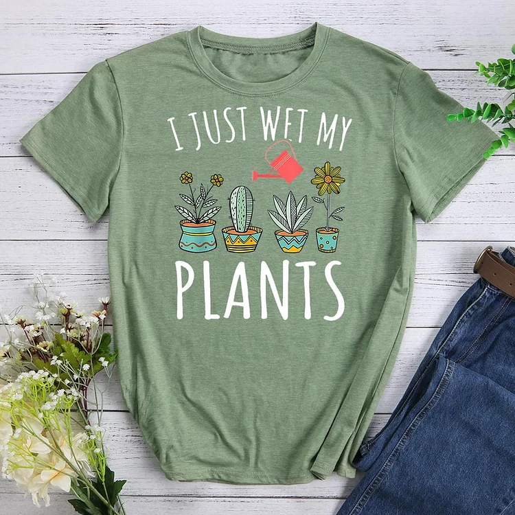 I just wet my plants Round Neck T-shirt