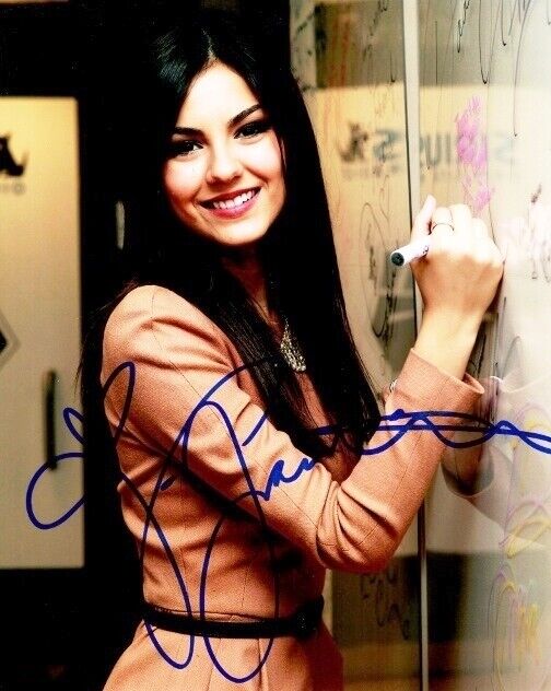 Victoria Justice Signed - Autographed Singer - Actress 8x10 inch Photo Poster painting with COA