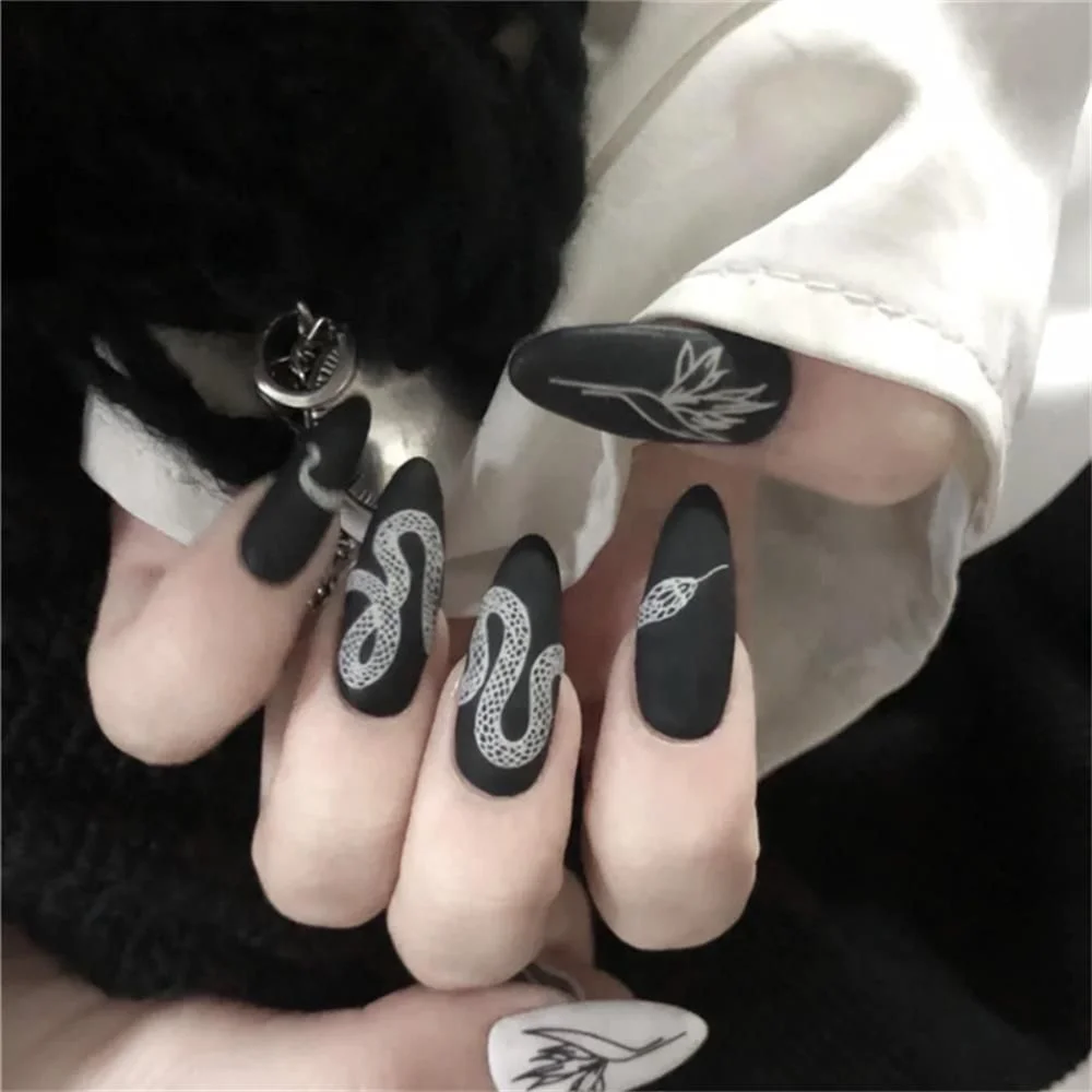 24Pcs/Set Punk Snake Pattern Fake Nails Black White Gothic Full False Artificial Nails Extensions Tips Manicure Tools-Nail Inspo