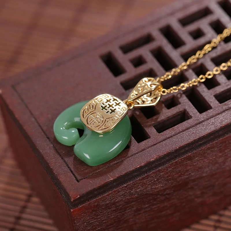 Elegant Jade Auspicious Elephant Pendant Necklace - Vintage Chinese Style Clavicle Chain Accessory for Diverse Occasions