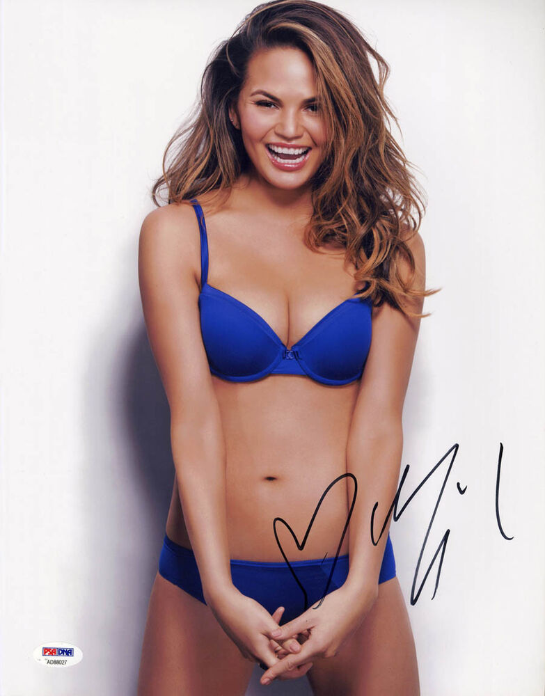 Chrissy Teigen SIGNED 11x14 Photo Poster painting SI Swimsuit Model Legend PSA/DNA AUTOGRAPHED