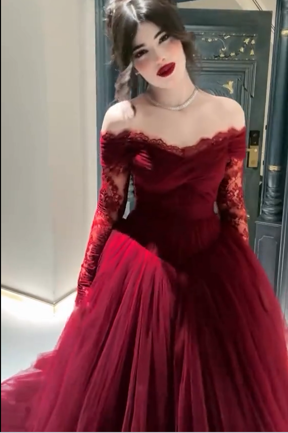 Tulle And Lace V-Neck Off-The-Shoulder Strapless Long Sleeves Long A-Line Prom Dress With Pleated | YQ0116 Wellcucu