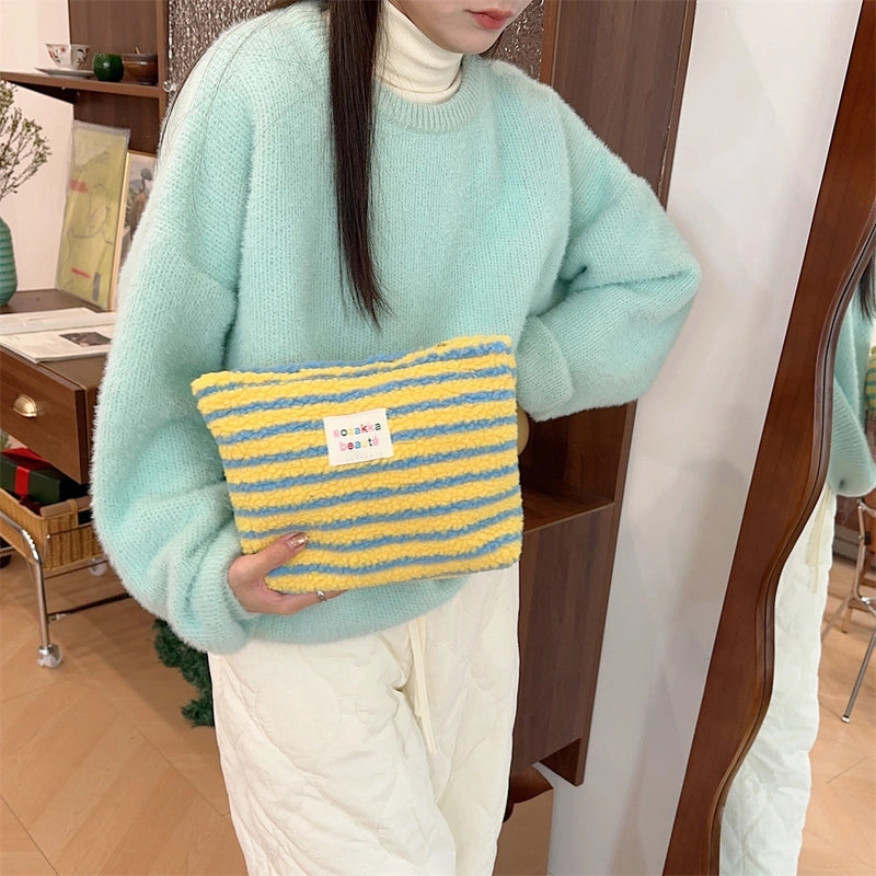 4123 Style Winter Plush Cosmetic Bag Color Polka Dot Large Capacity Travel Skin Care Cosmetics Storage Bag For Women