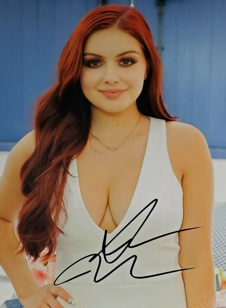 Ariel Winter Authentic Signed 8x10 Photo Poster painting w/COA HOT