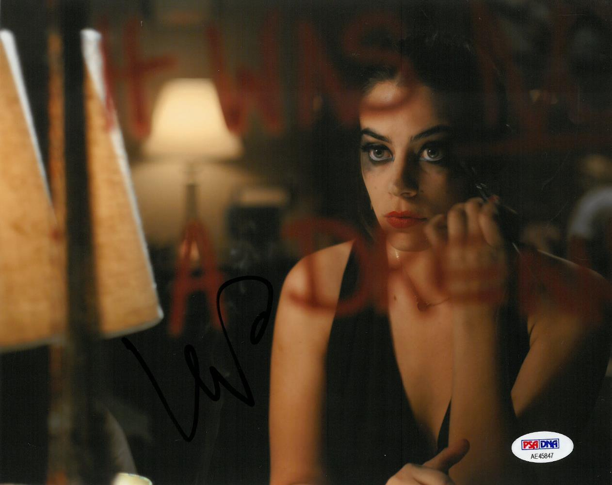 Lorenza Izzo Signed Authentic Autographed 8x10 Photo Poster painting PSA/DNA #AE45847