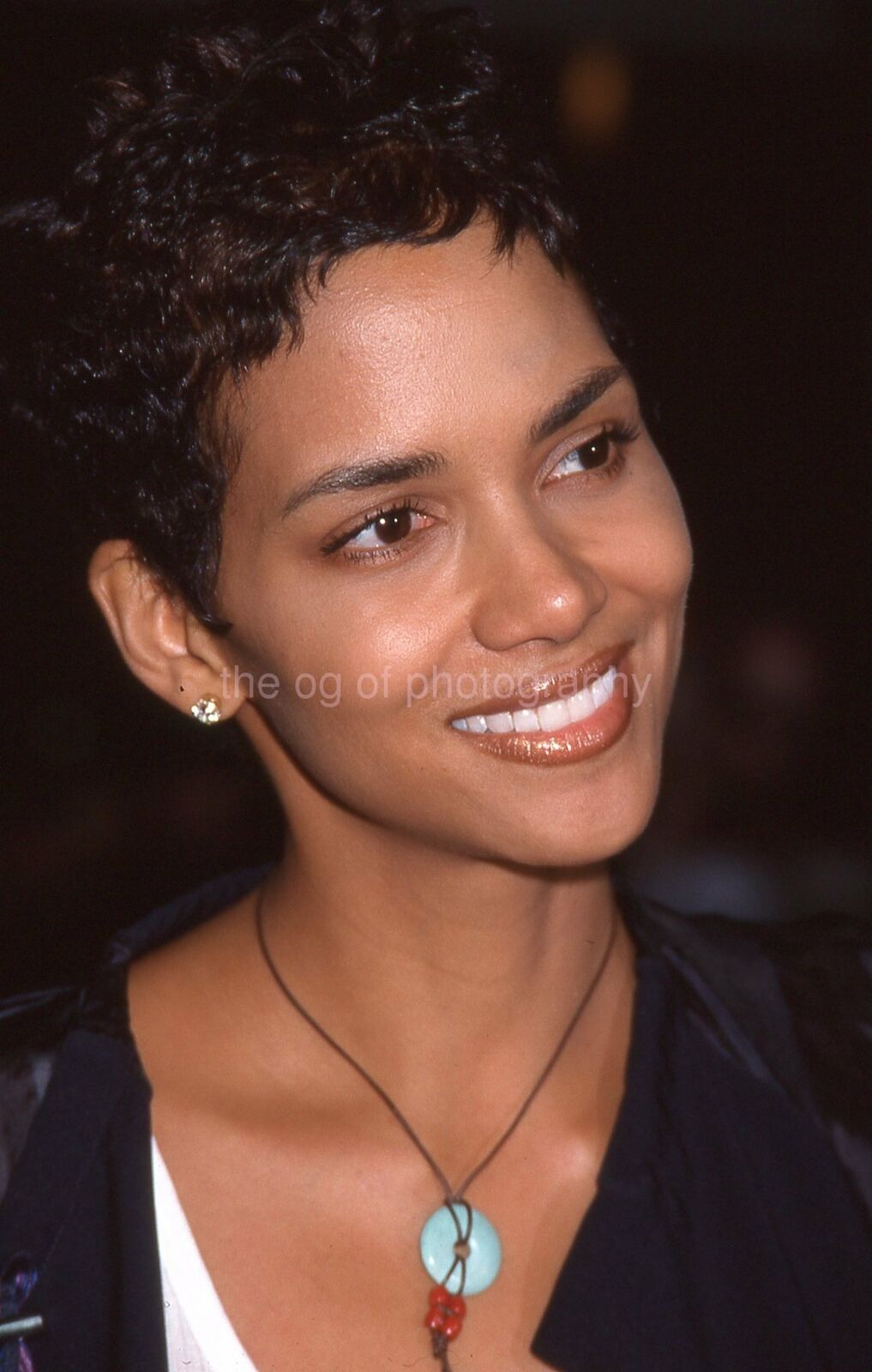 HALLE BERRY Vintage 35mm FOUND SLIDE Transparency MOVIE ACTRESS Photo Poster painting 010 T 7 H