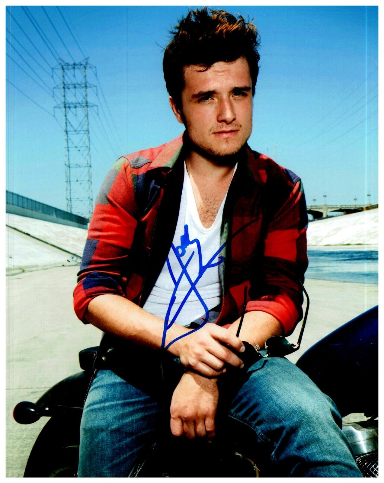 ~~ JOSH HUTCHERSON Authentic Hand-Signed THE HUNGER GAMES