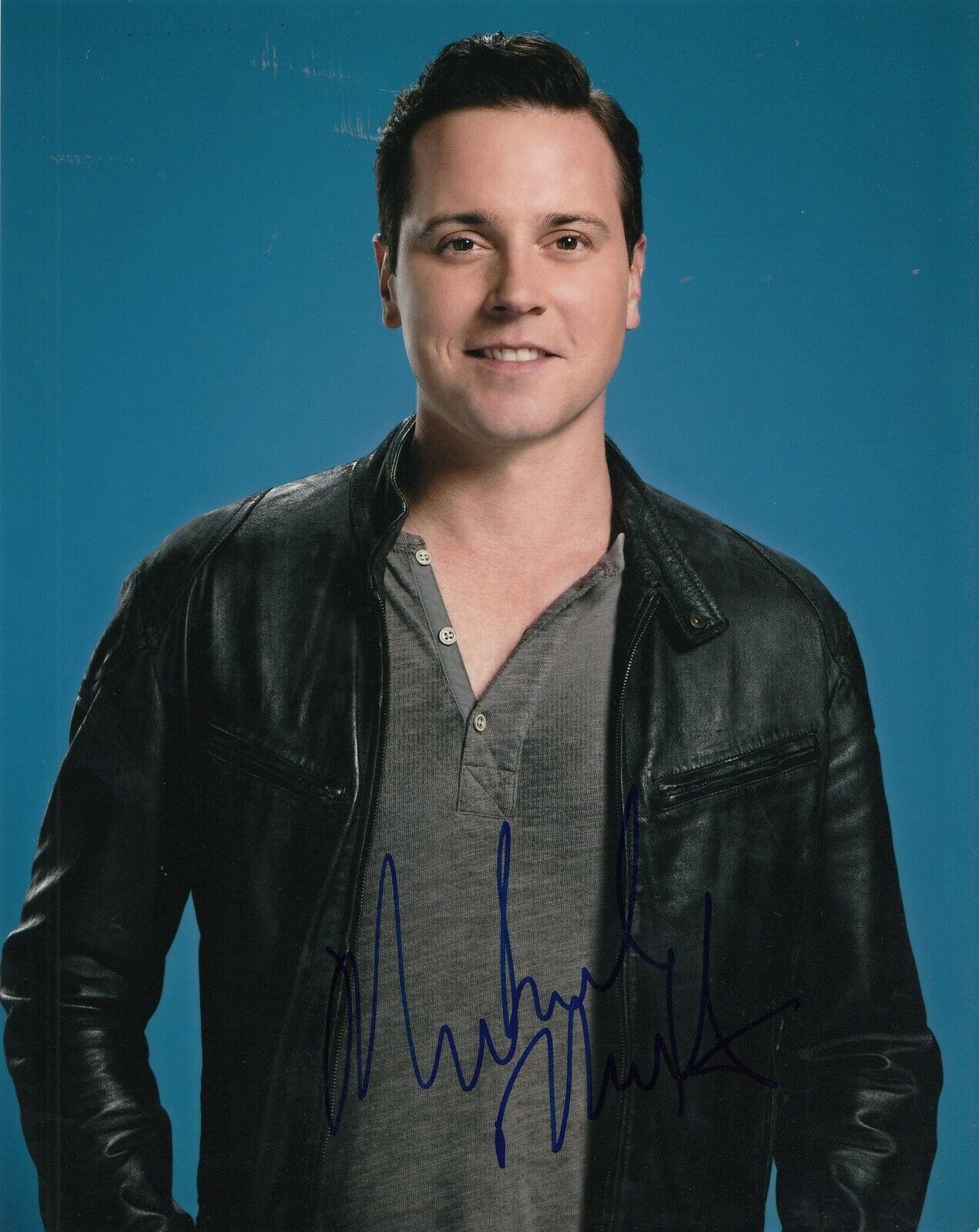 MICHAEL MOSLEY signed (SIRENS) TV SHOW Autographed *Johnny* 8X10 Photo Poster painting W/COA #5