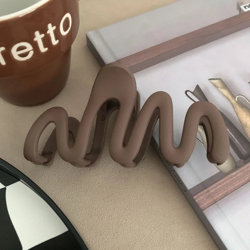 Women’s Minimalist Waves Plastic Resin Hair Claws