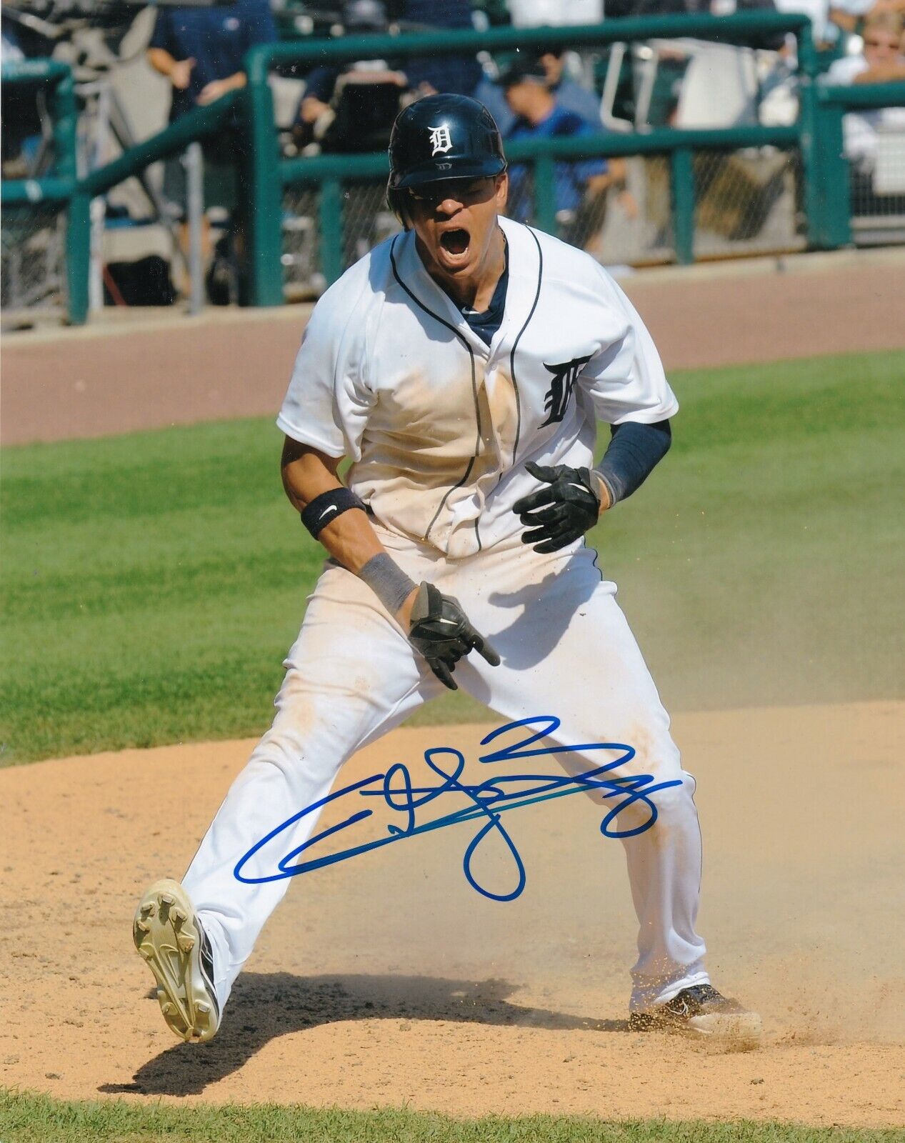 QUINTIN BERRY DETROIT TIGERS ACTION SIGNED 8x10